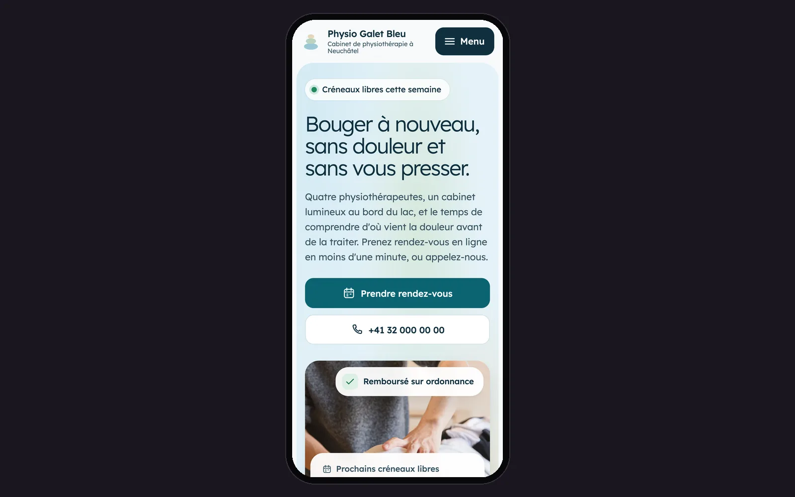 Vue « Accueil sur téléphone » de la refonte de Physio Galet Bleu (physiothérapie, Neuchâtel), dans un cadre de téléphone