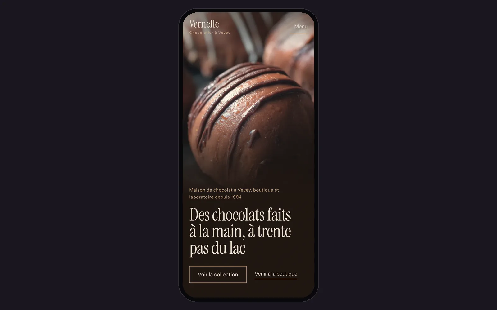 Vue « Accueil sur téléphone » de la refonte de Maison Vernelle (chocolatier artisan, Vevey), dans un cadre de téléphone